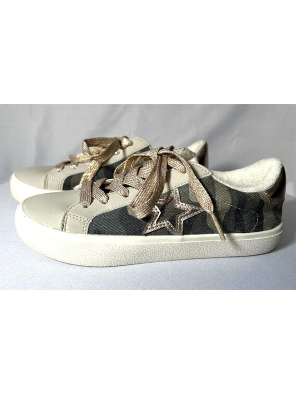 No Boundaries Womens Sneakers-Size 6.5-Camo, Off White & Gold w/ Sparkly Laces